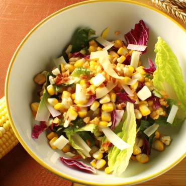 A colorful and crunchy organic corn salad, enhanced with peppers and onion, dressed with apple cider vinegar and extra-virgin olive oil. Perfect as a fresh side dish or light meal, customizable with natural tuna or grilled chicken cubes.