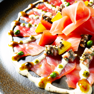 El Carpaccio de Pescado Fresco y Aromático es un plato frío elegante y refinado, perfecto como aperitivo durante todo el año. Finas rodajas de pescado crudo, marinadas en jugo de limón y aliñadas con aceite de oliva, sal, pimienta y hierbas aromáticas frescas, ofrecen una mezcla de sabores frescos y sabrosos.